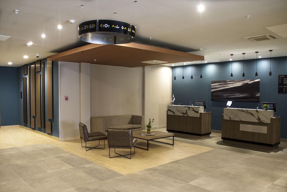 City Express Plus By Marriott Monterrey Galerias Bagian luar foto